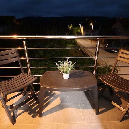 Apartman F&F Otočac Exteriör bild
