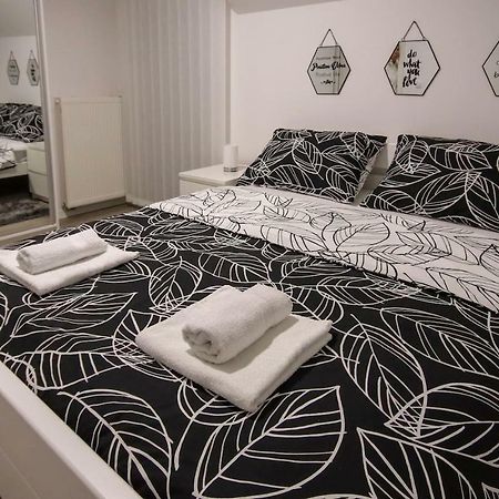 Apartman F&F Otočac Exteriör bild