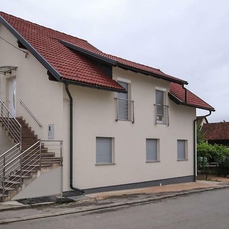 Apartman F&F Otočac Exteriör bild