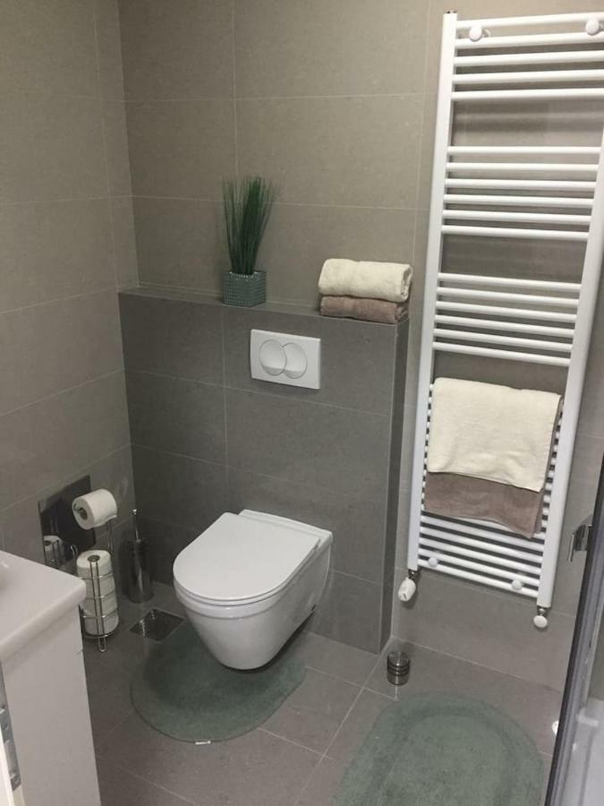 Apartman F&F Otočac Exteriör bild