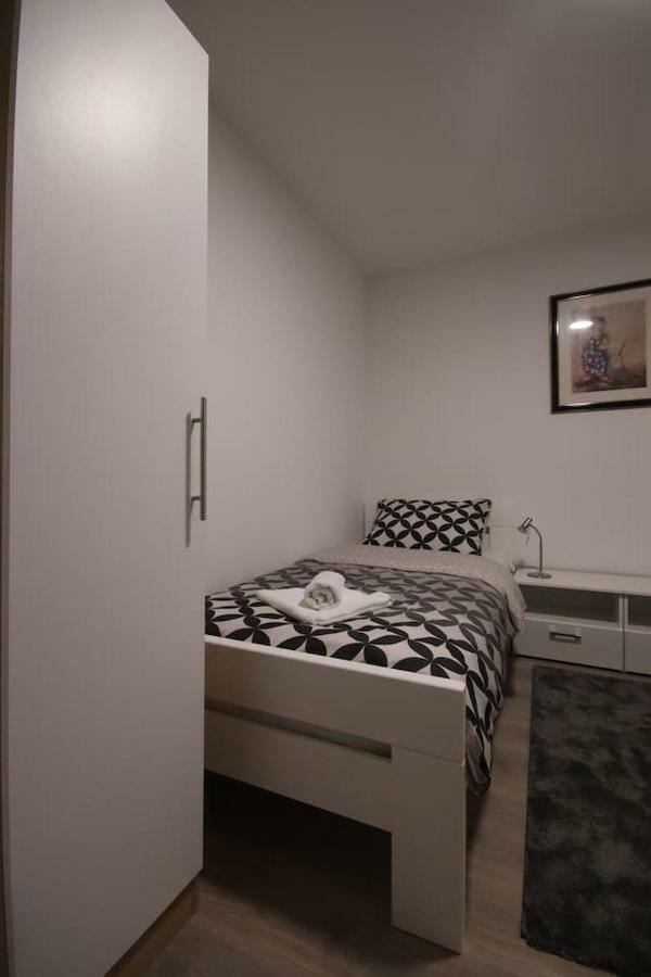Apartman F&F Otočac Exteriör bild