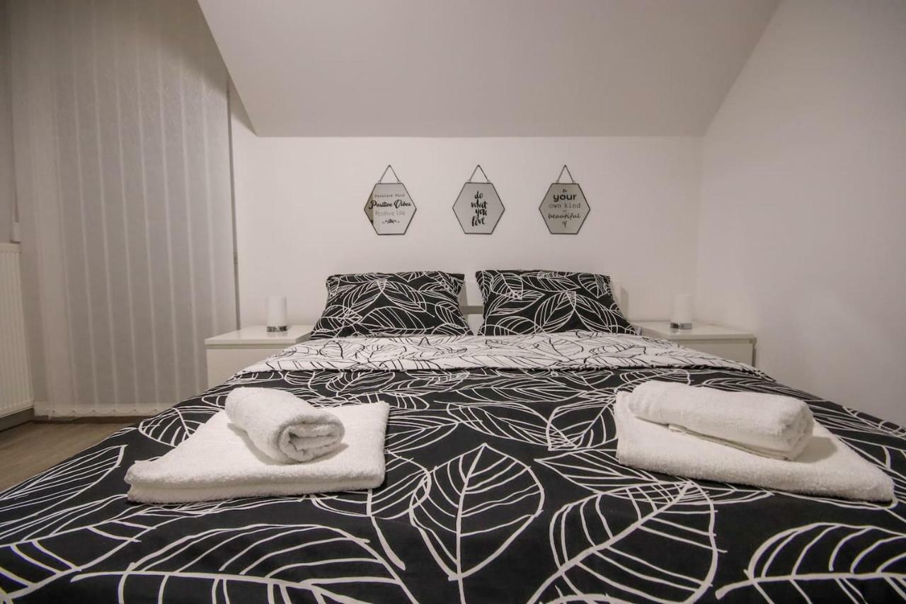 Apartman F&F Otočac Exteriör bild