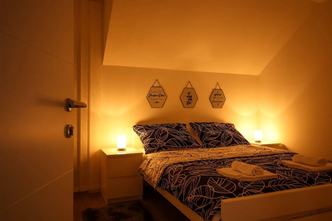 Apartman F&F Otočac Exteriör bild