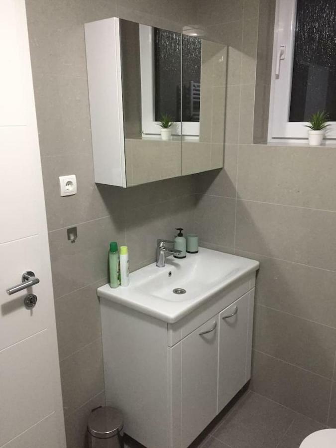 Apartman F&F Otočac Exteriör bild